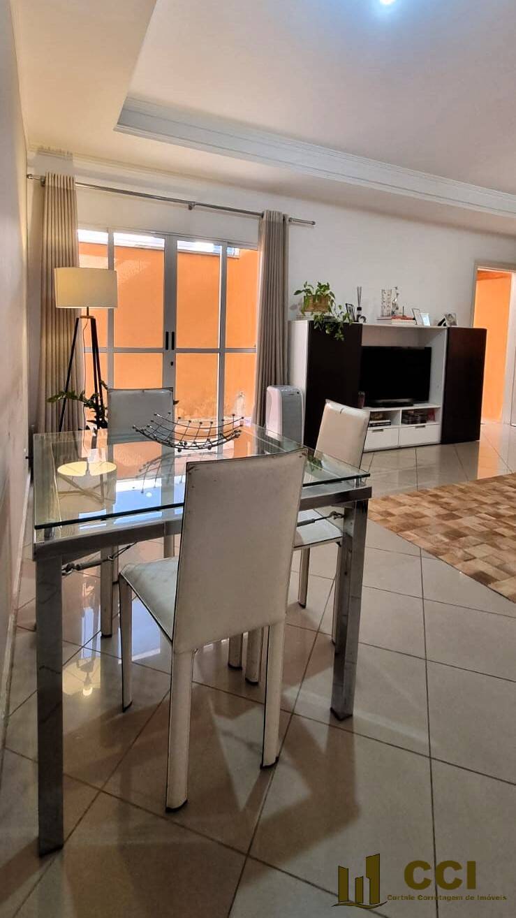 Casa à venda com 3 quartos, 150m² - Foto 2